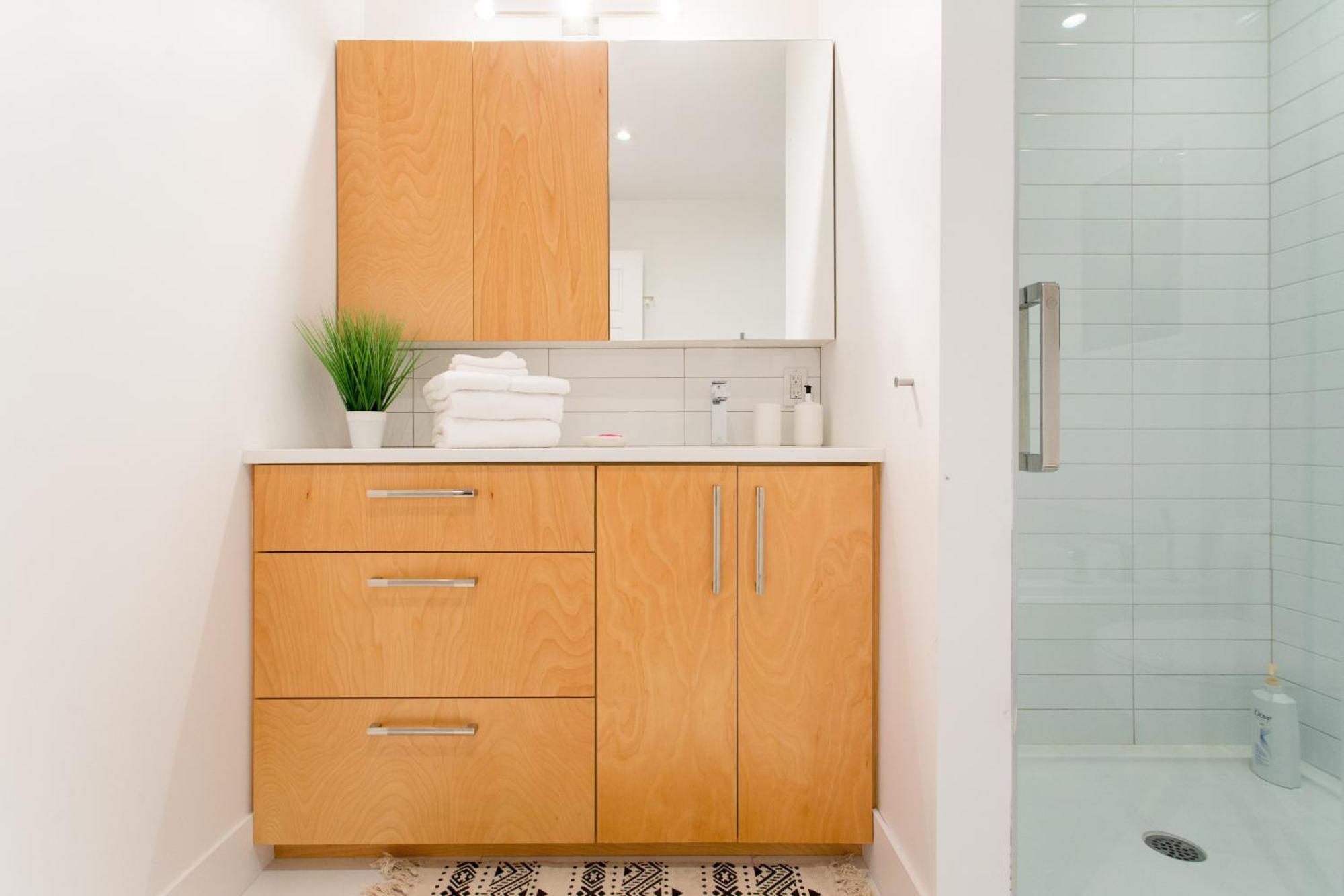 Hip, Stylish Apartment In Little Italy By Den Stays A モントリオール 部屋 写真