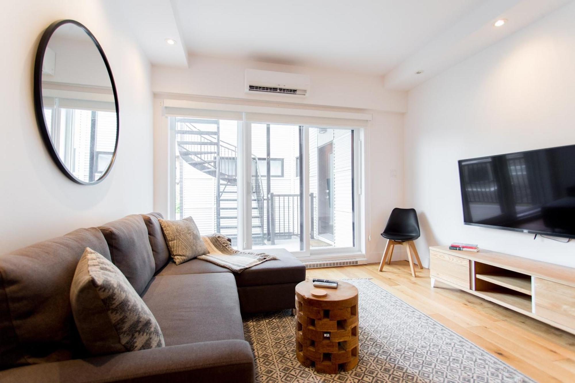 Hip, Stylish Apartment In Little Italy By Den Stays A モントリオール 部屋 写真